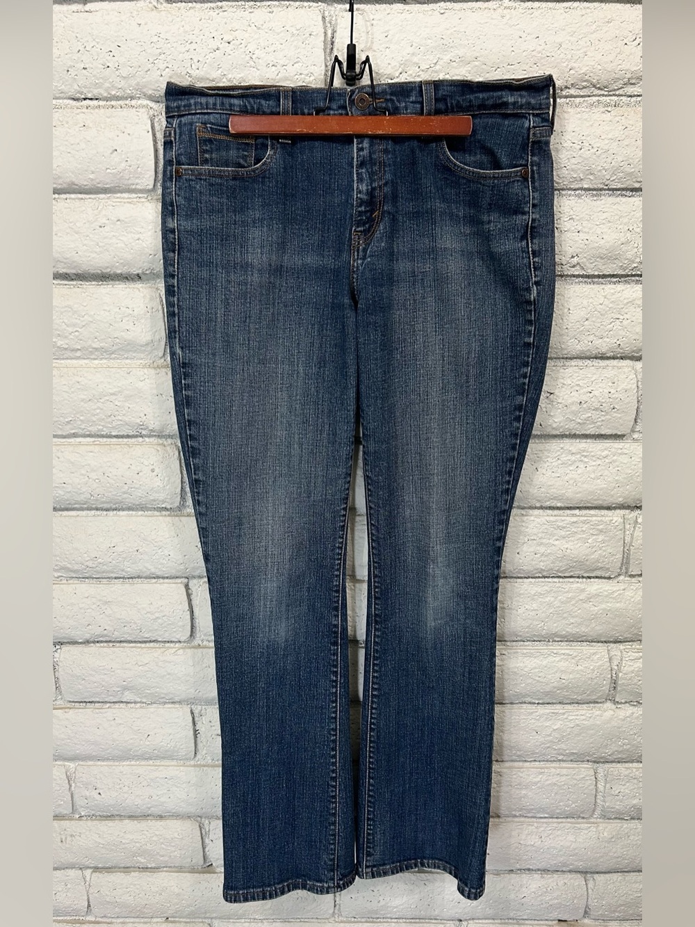 Levi's Women's Bootcut Jeans Medium Wash Embellished Back Pockets Size 14L